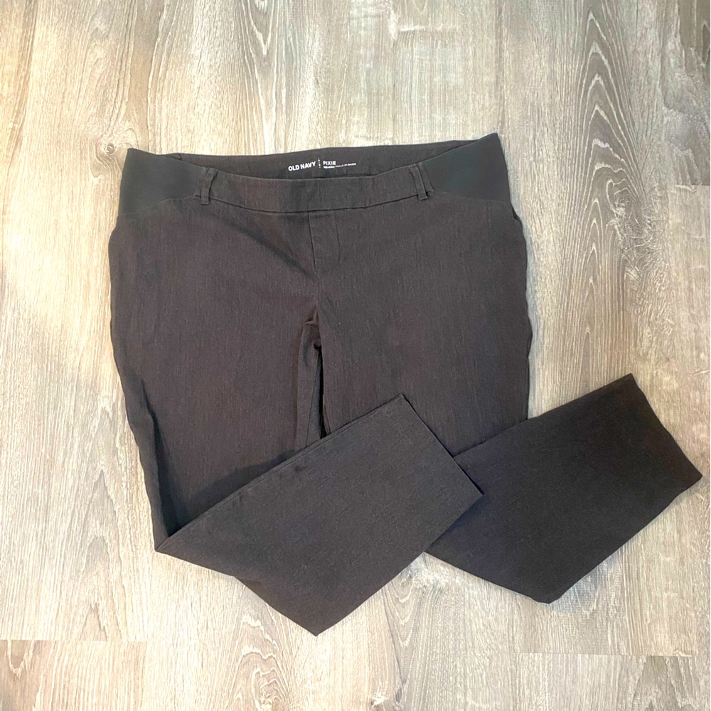 Old Navy Maternity Pixie Pants in size 16 Regular